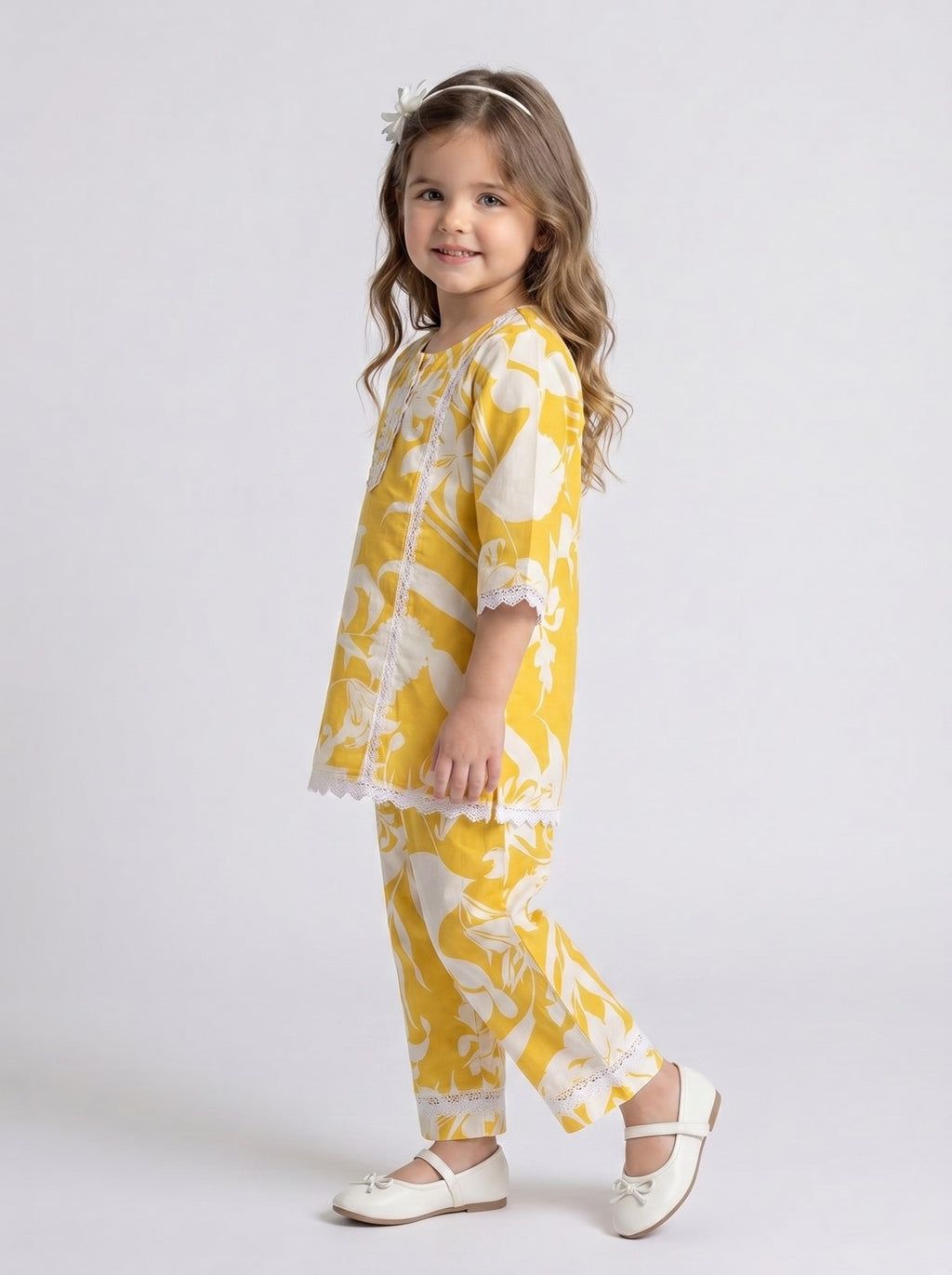 Bella Moda Girls Floral Print Lace Detailed Kurta with Pants Co-Ord Set- JUETH749X