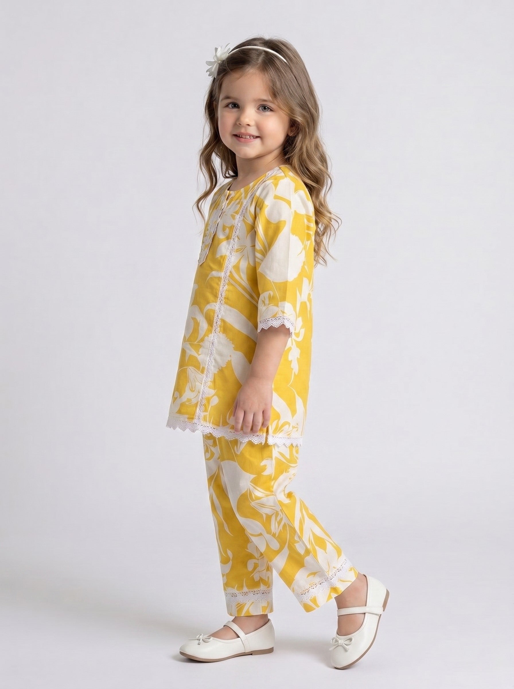 Bella Moda Girls Floral Print Lace Detailed Kurta with Pants Co-Ord Set- JUETH749X