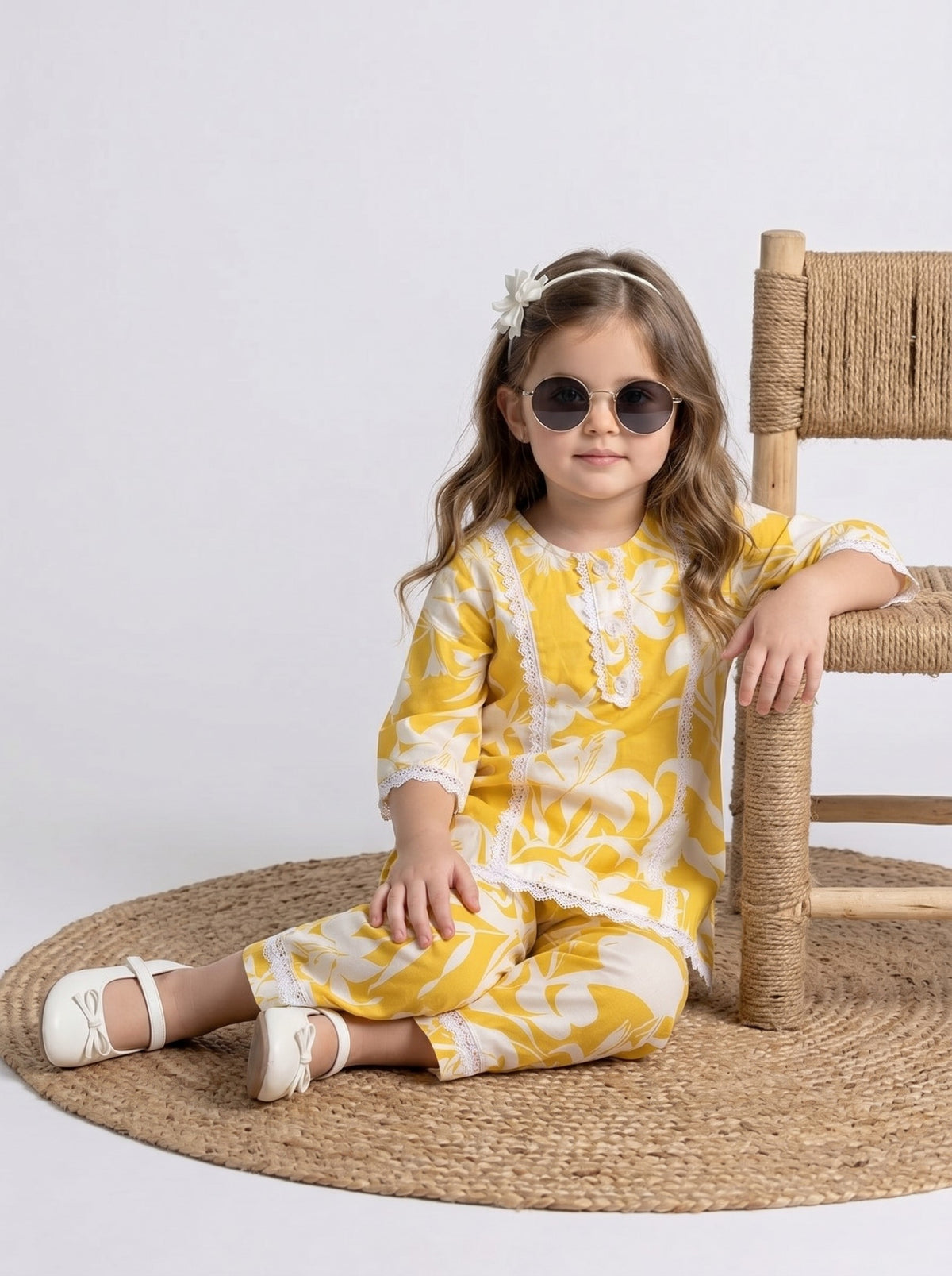 Bella Moda Girls Floral Print Lace Detailed Kurta with Pants Co-Ord Set- JUETH749X