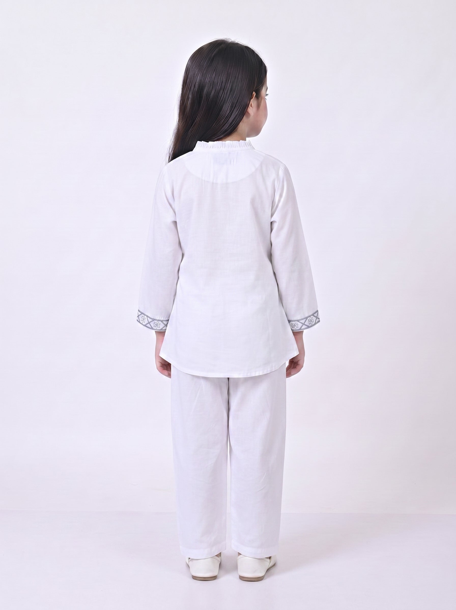 Bella Moda Girls Embroidered Kurta with Straight Pants Ethnic Set- JUETH783X