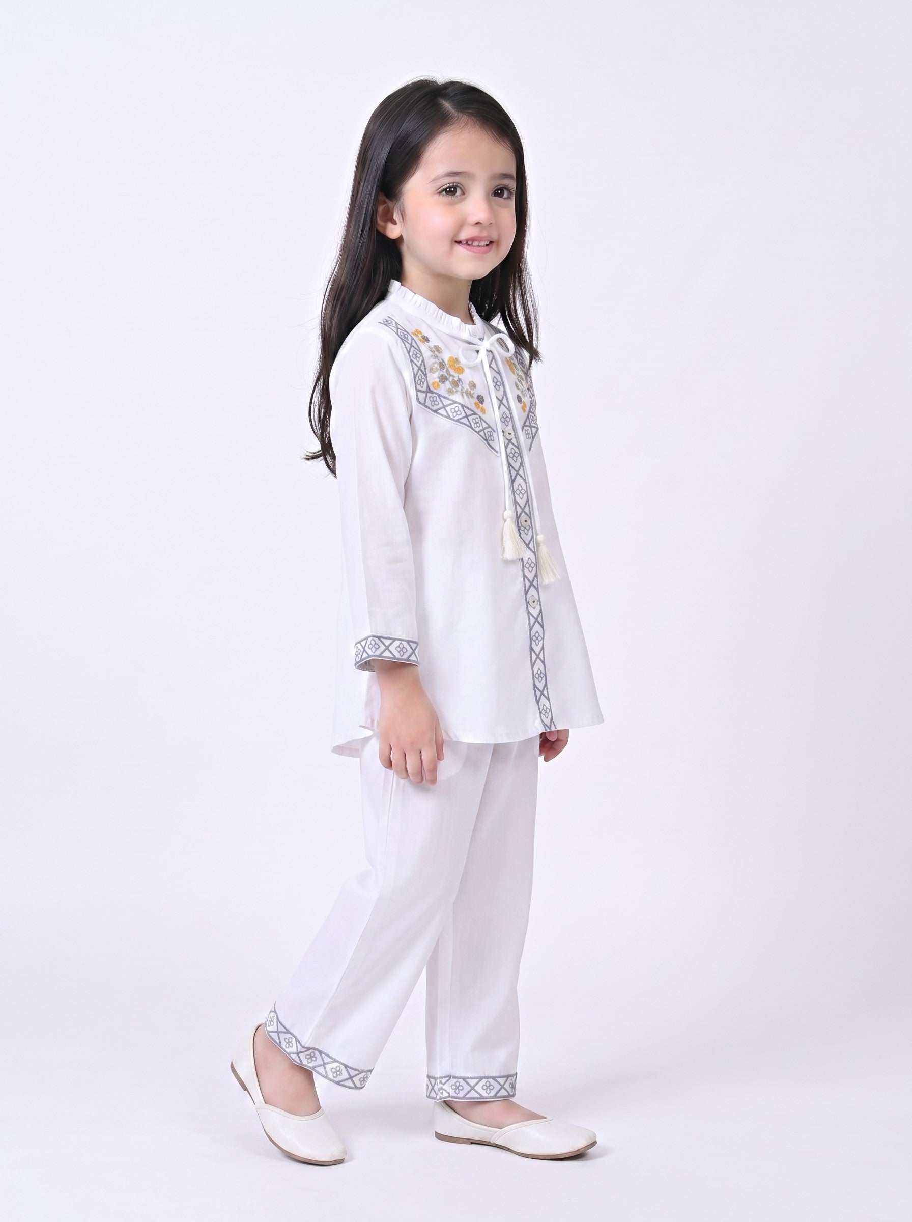Bella Moda Girls Embroidered Kurta with Straight Pants Ethnic Set- JUETH783X
