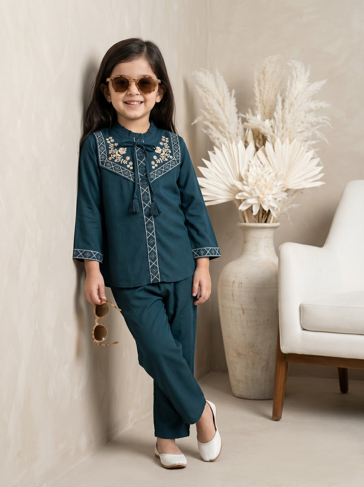Bella Moda Girls Embroidered Kurta with Straight Pants Ethnic Set- JUETH784X