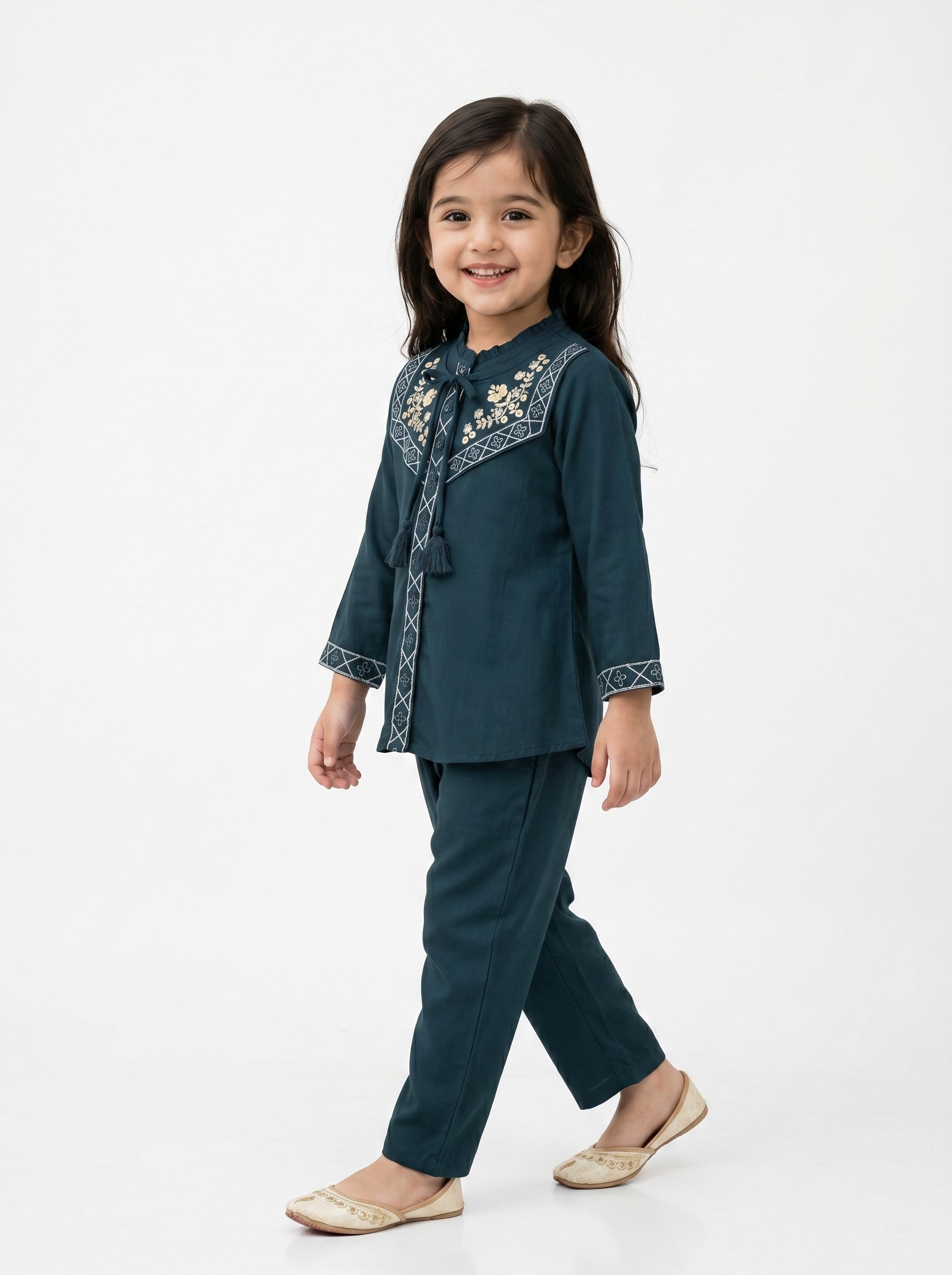 Bella Moda Girls Embroidered Kurta with Straight Pants Ethnic Set- JUETH784X