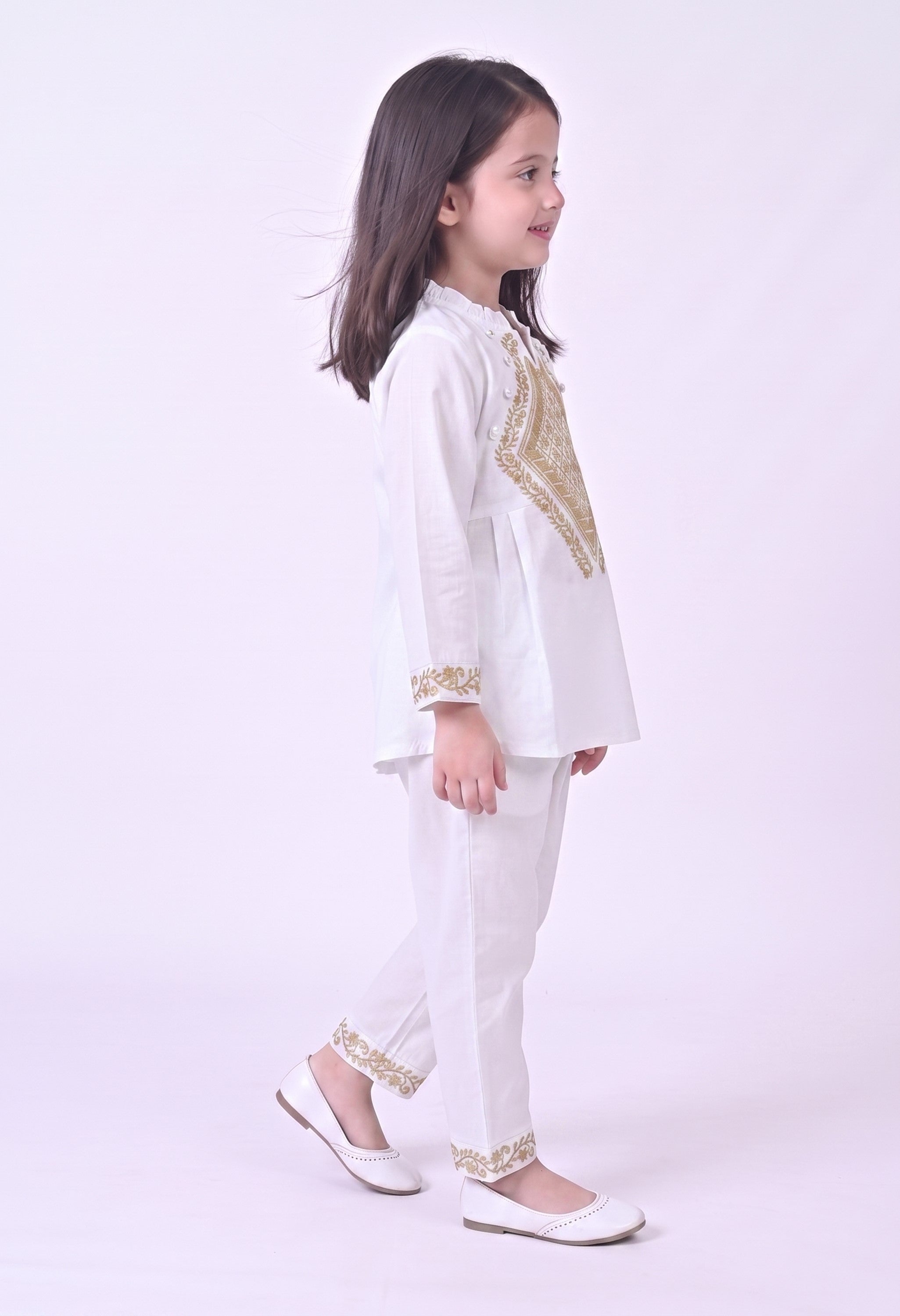 Bella Moda Girls Embroidered Kurta with Straight Pants Ethnic Co-Ord Set- JUETH796X