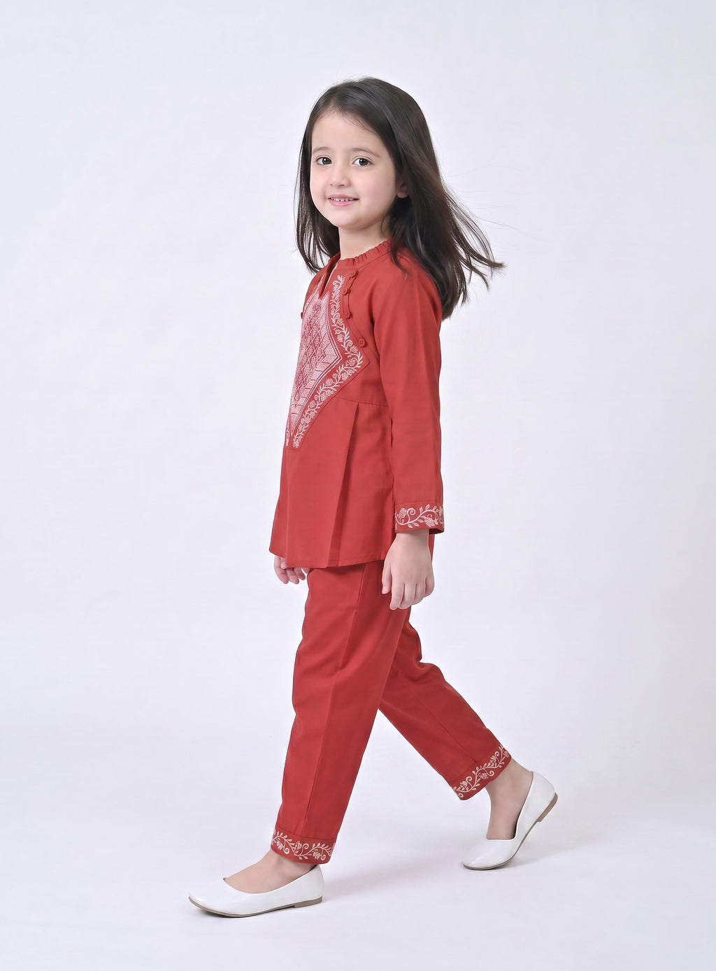 Bella Moda Girls Embroidered Kurta with Straight Pants Ethnic Co-Ord Set- JUETH797X