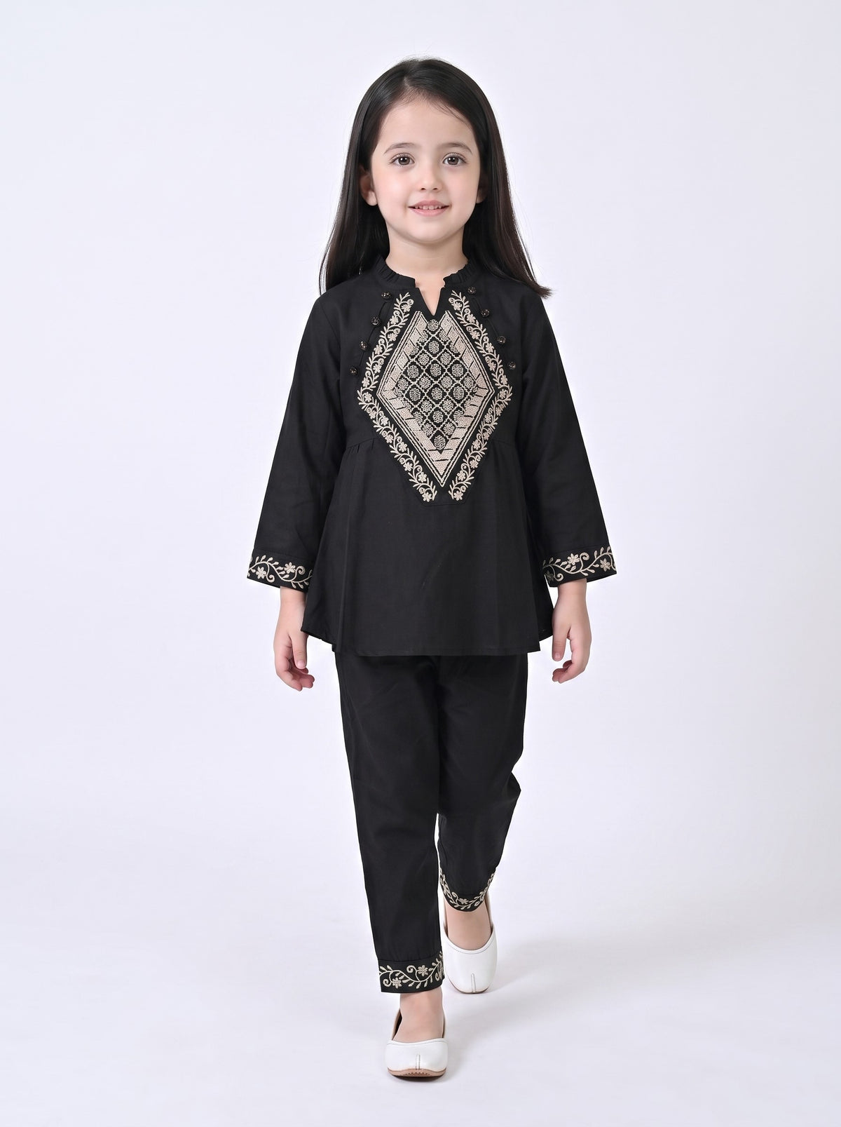 Bella Moda Girls Embroidered Kurta with Straight Pants Ethnic Co-Ord Set- JUETH798X