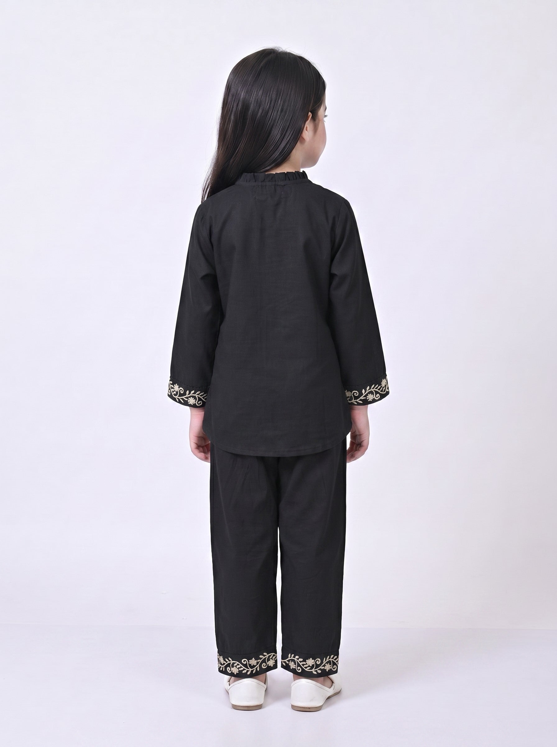 Bella Moda Girls Embroidered Kurta with Straight Pants Ethnic Co-Ord Set- JUETH798X