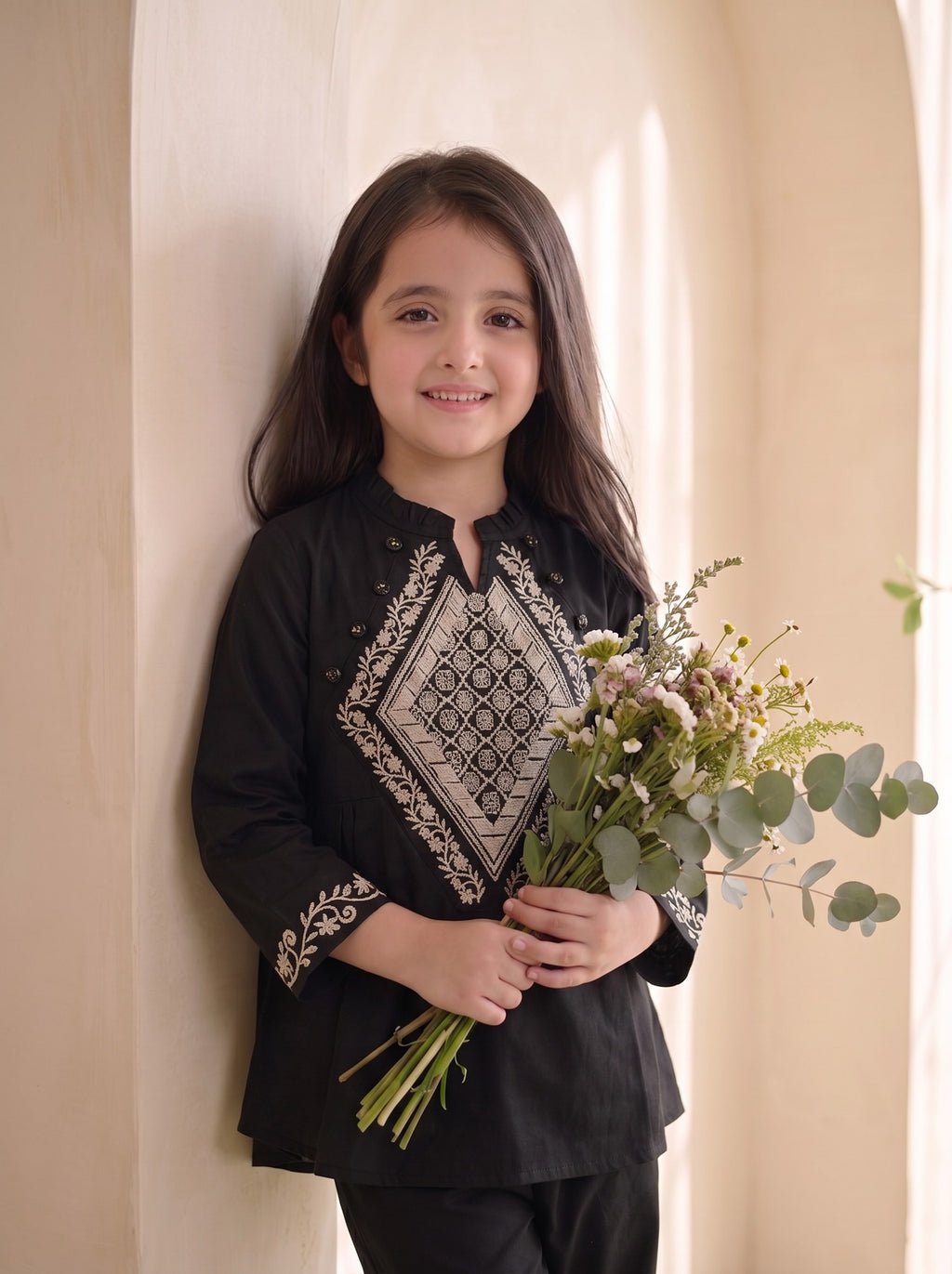 Bella Moda Girls Embroidered Kurta with Straight Pants Ethnic Co-Ord Set- JUETH798X