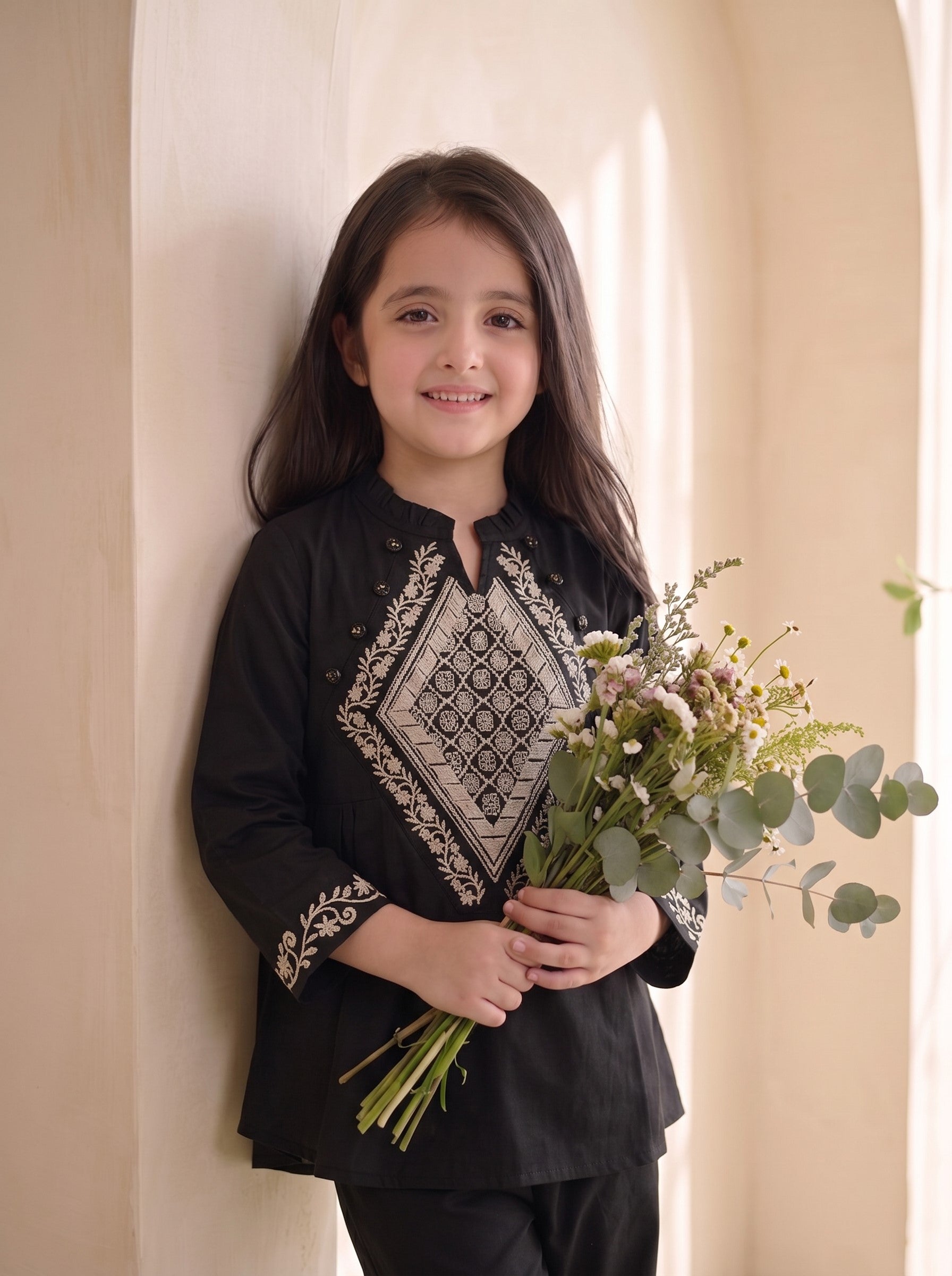Bella Moda Girls Embroidered Kurta with Straight Pants Ethnic Co-Ord Set- JUETH798X