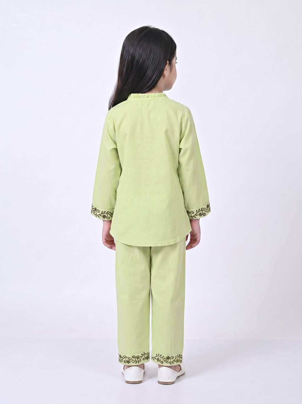 Bella Moda Girls Embroidered Kurta with Straight Pants Ethnic Co-Ord Set- JUETH799X