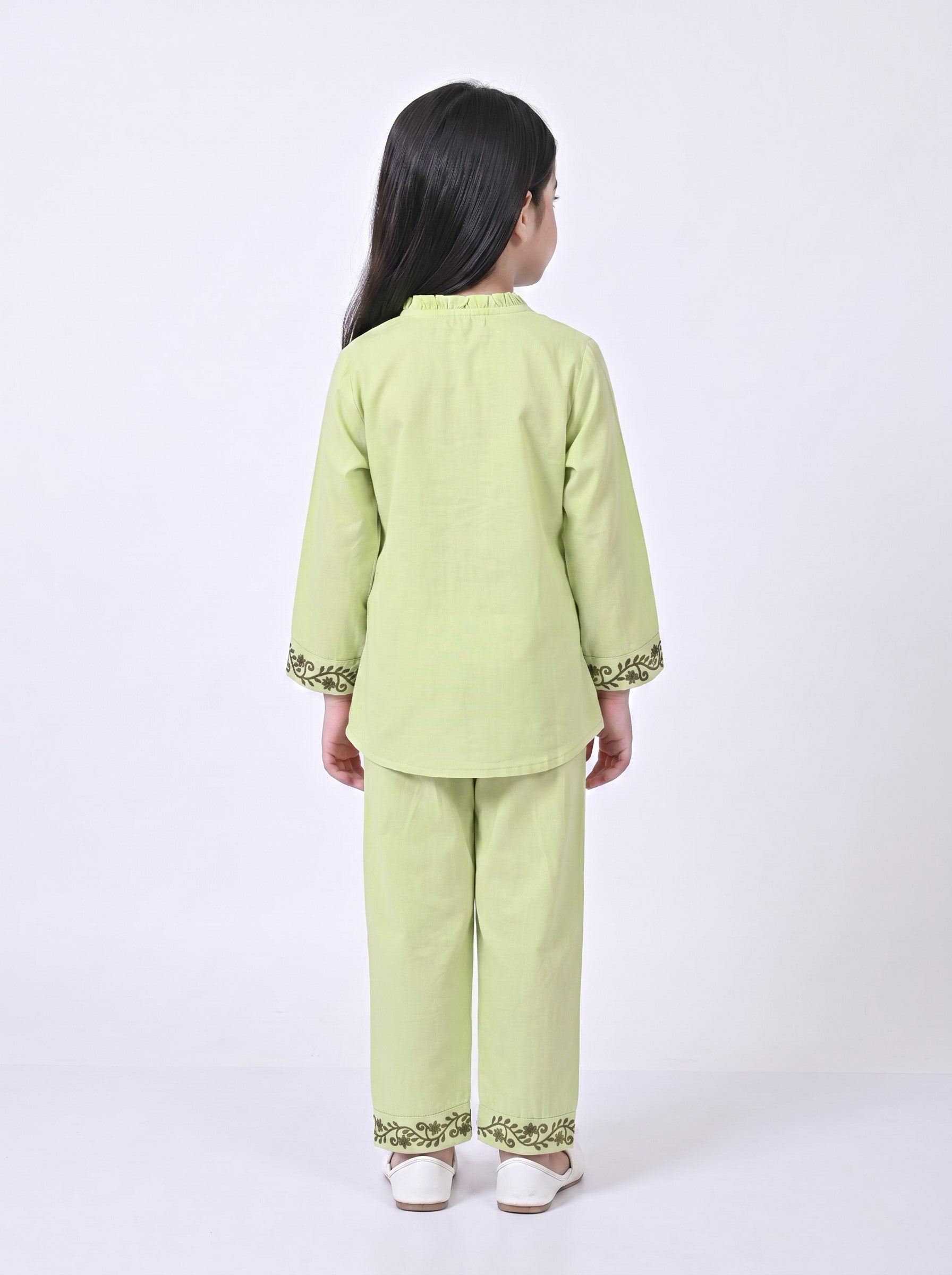 Bella Moda Girls Embroidered Kurta with Straight Pants Ethnic Co-Ord Set- JUETH799X