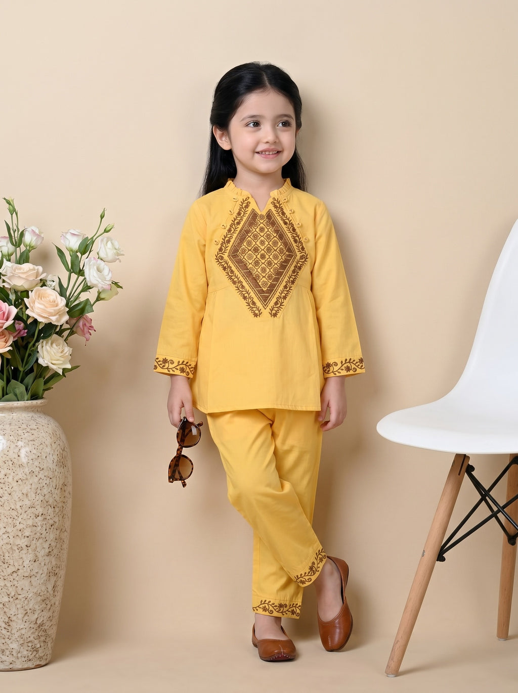 Bella Moda Girls Embroidered Kurta with Straight Pants Ethnic Co-Ord Set- JUETH800X