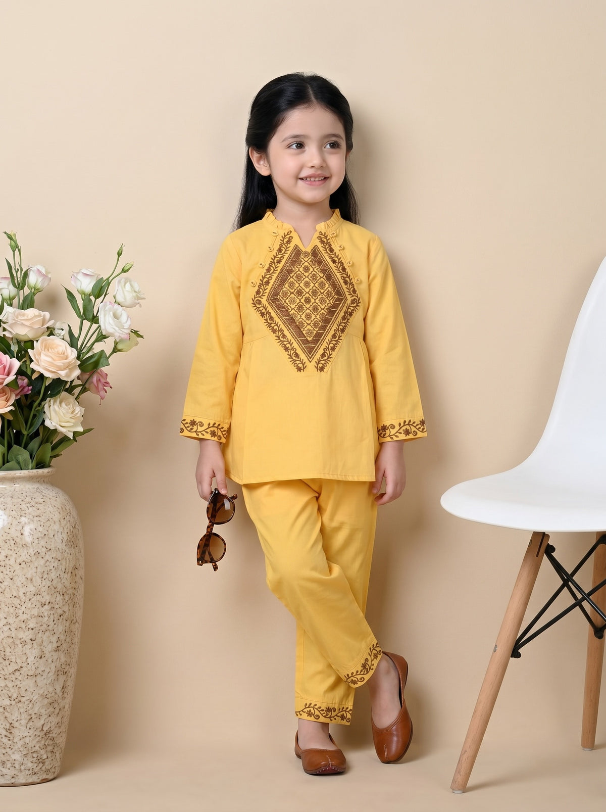 Bella Moda Girls Embroidered Kurta with Straight Pants Ethnic Co-Ord Set- JUETH800X
