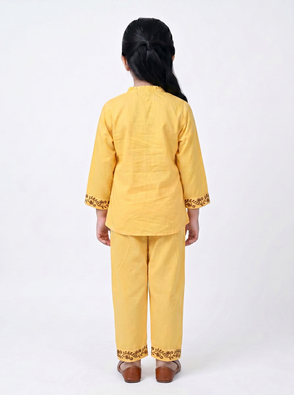 Bella Moda Girls Embroidered Kurta with Straight Pants Ethnic Co-Ord Set- JUETH800X