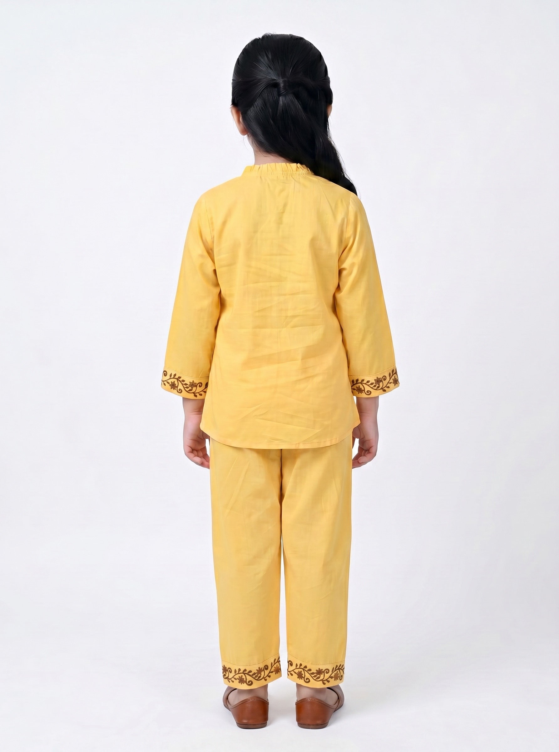 Bella Moda Girls Embroidered Kurta with Straight Pants Ethnic Co-Ord Set- JUETH800X