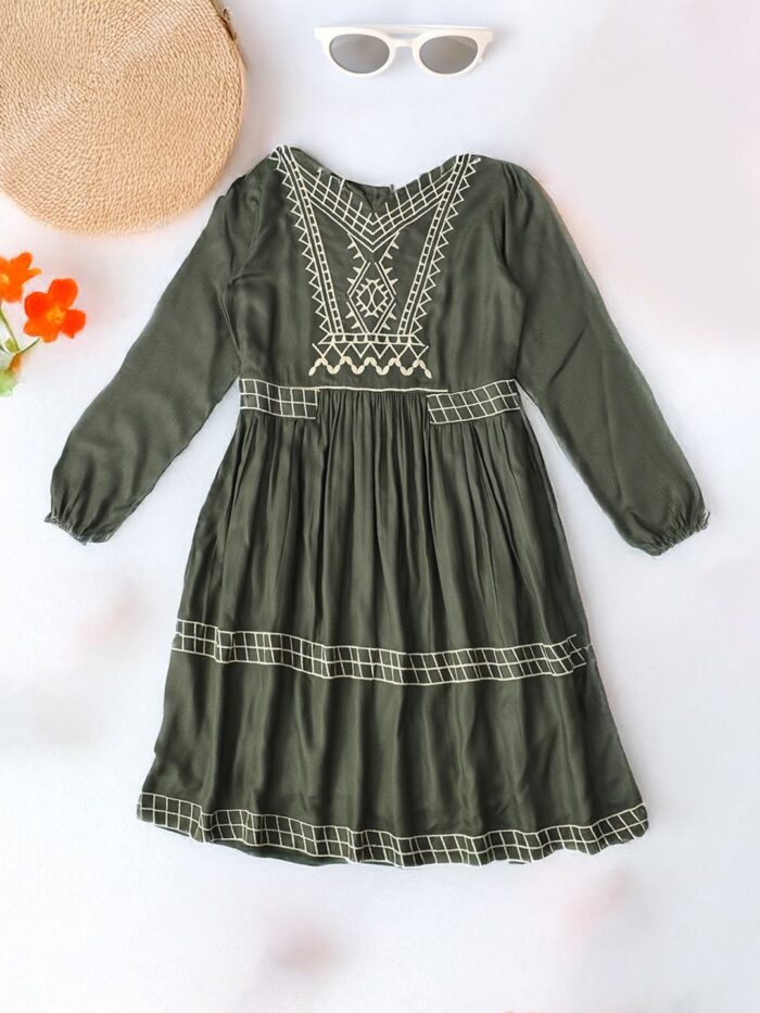 Bella Moda Cotton Three Fourth Sleeves Floral Embroidered Knee Lenght Dress - Green