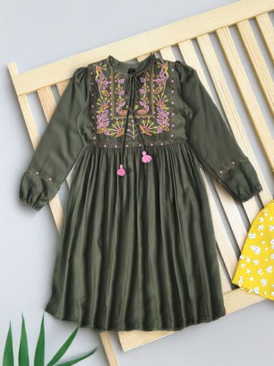 Bella Moda Cotton Three Fourth Sleeves Floral Embroidered Knee Lenght Dress - Green